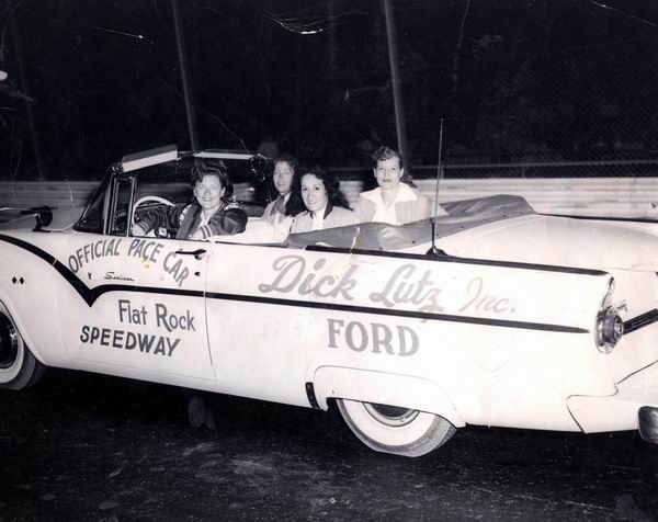 Flat Rock Speedway - Powder Puff Girls From Randy